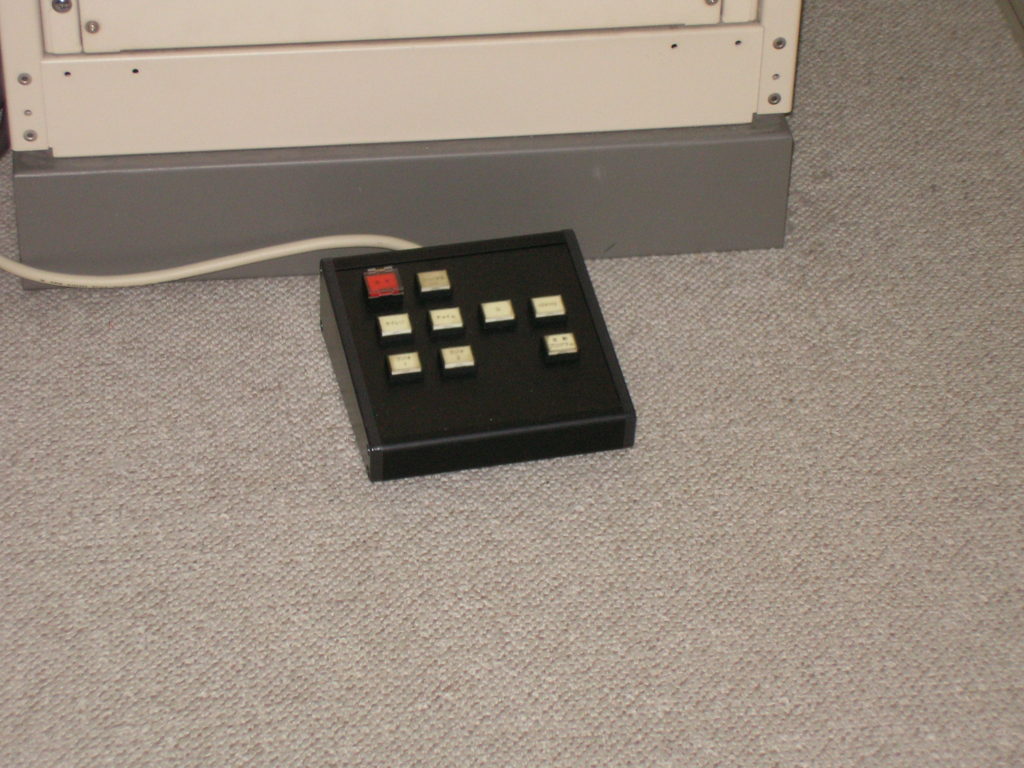 ピンクボックスコンピューター スイッチボックス